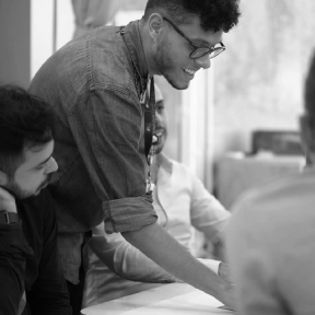 Victor conducindo un workshop